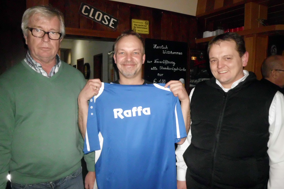 Zahlreiche Besucher bei der Neueröffnung des Millinger Clubheims